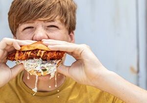Smackbird Brings the Heat: Cowboy Chicken Quietly Launches Ghost Kitchen To Serve Nashville Hot Chicken During Pandemic