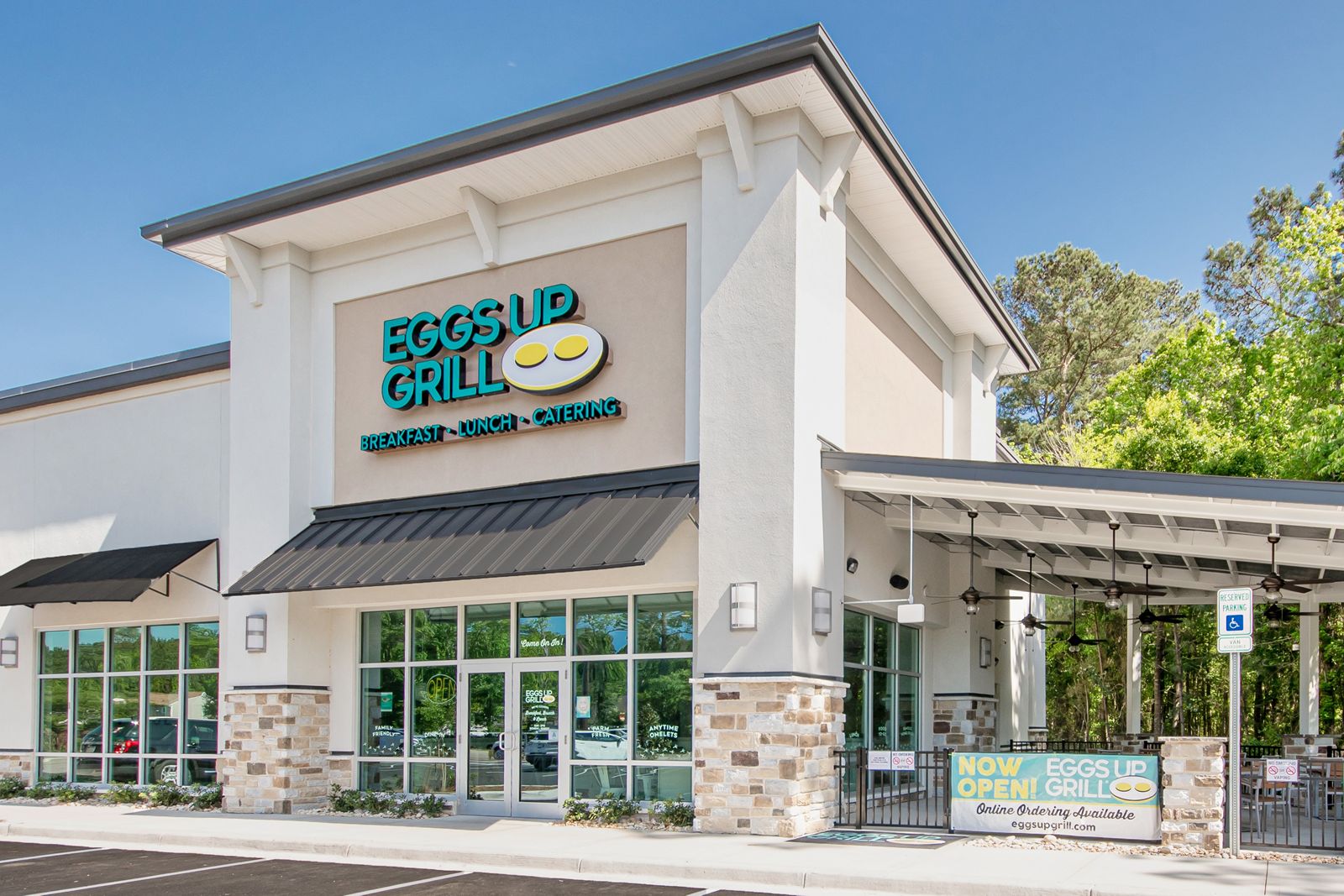Eggs Up Grill Continues Explosive Growth, Signs Largest Development Agreement in Brand History
