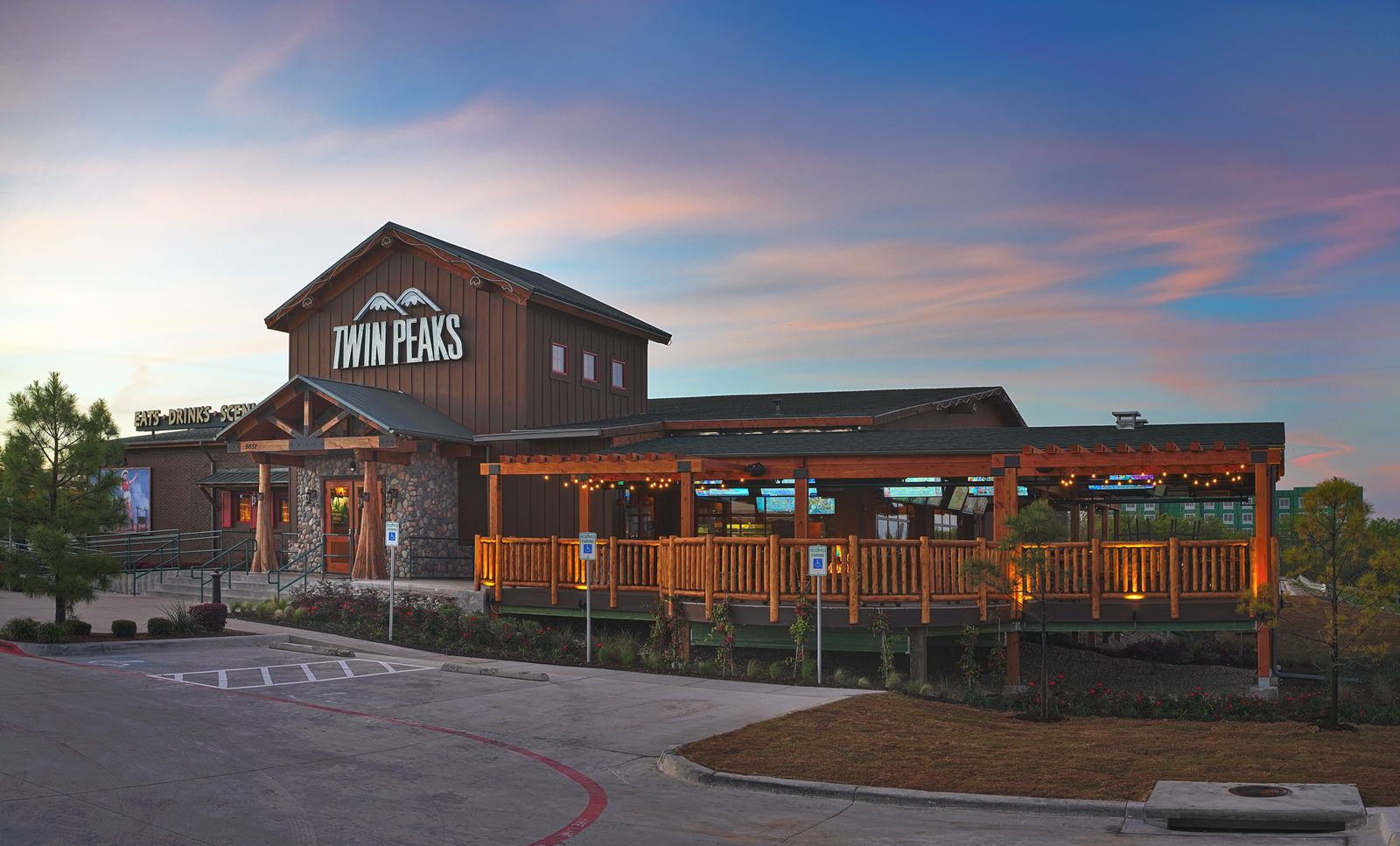 Twin Peaks Signs Multi-Unit Deal to Expand Further Across North Carolina Twin Peaks Signs Multi-Unit Deal to Expand Further Across North Carolina