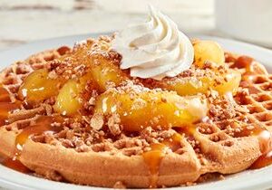 Huddle House Introduces New Apple Streusel Breakfast Platters