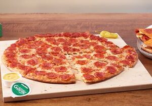 Papa Johns Celebrates the Return of Shaq-a-Roni Pizza, Highlighting its Footprint in a Big Way