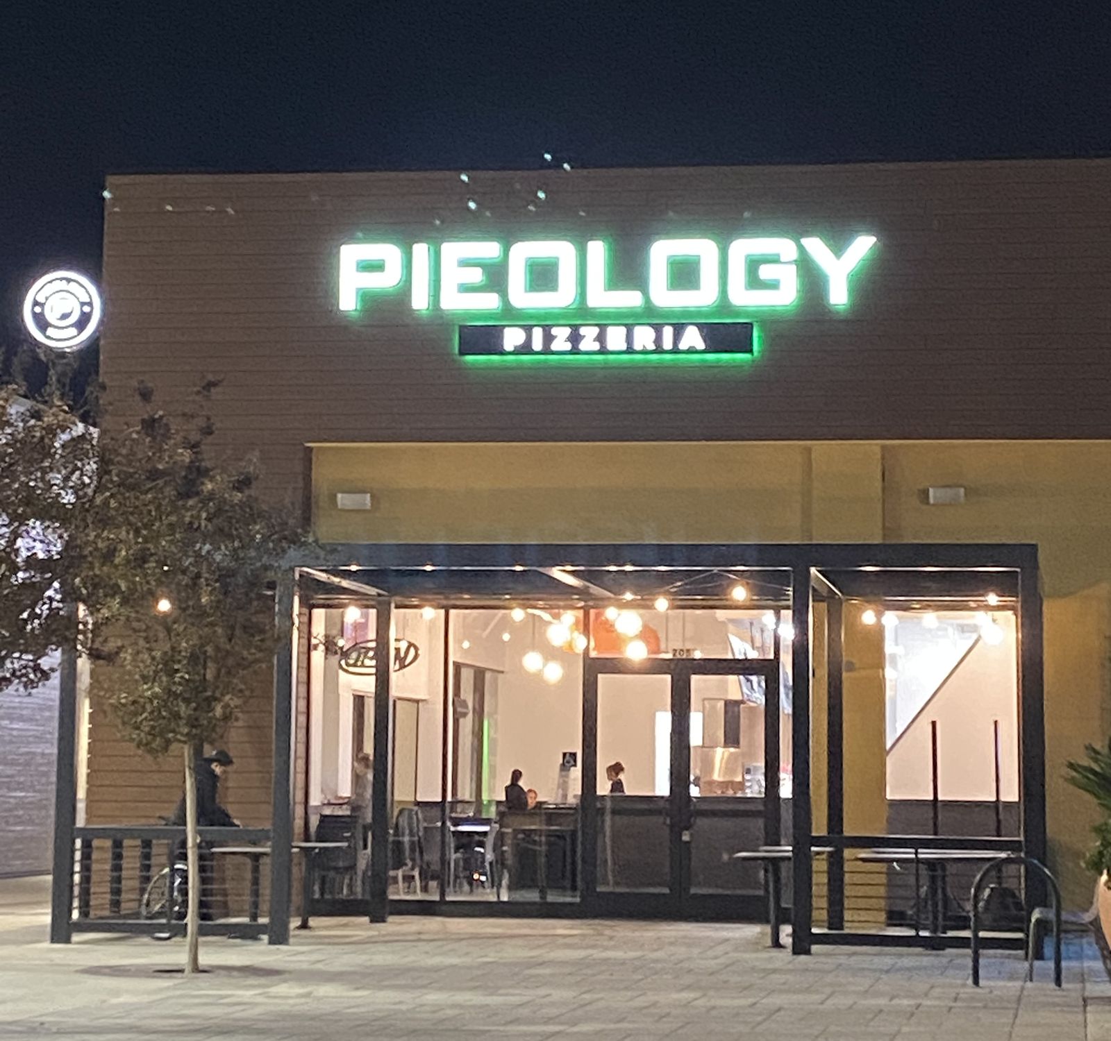 Pieology Celebrates Opening of its Newest Location in Thousand Oaks, CA Pieology Celebrates Opening of its Newest Location in Thousand Oaks, CA