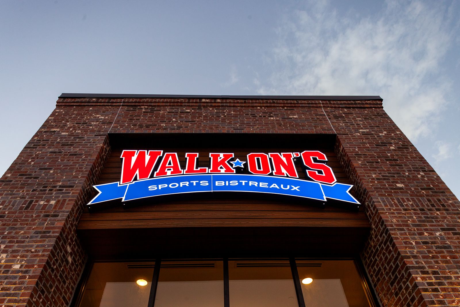 Walk-On's Celebrates Grand Opening of First Clemson Restaurant Walk-On's Celebrates Grand Opening of First Clemson Restaurant