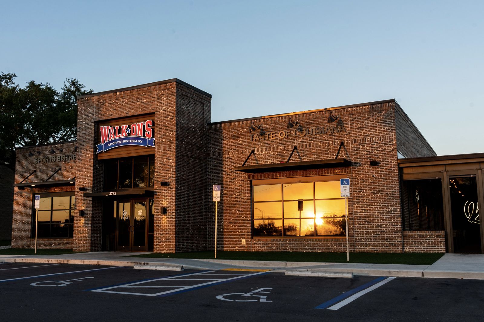 Walk-On's Sports Bistreaux Announces CEO Transition as Brand Approaches 20th Anniversary Walk-On's Sports Bistreaux Announces CEO Transition as Brand Approaches 20th Anniversary