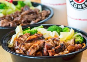 Teriyaki Madness Dishes Out Multi-Unit Success on a Silver Platter; Celebrates First Franchisee to Open New Location Under FranShares Partnership