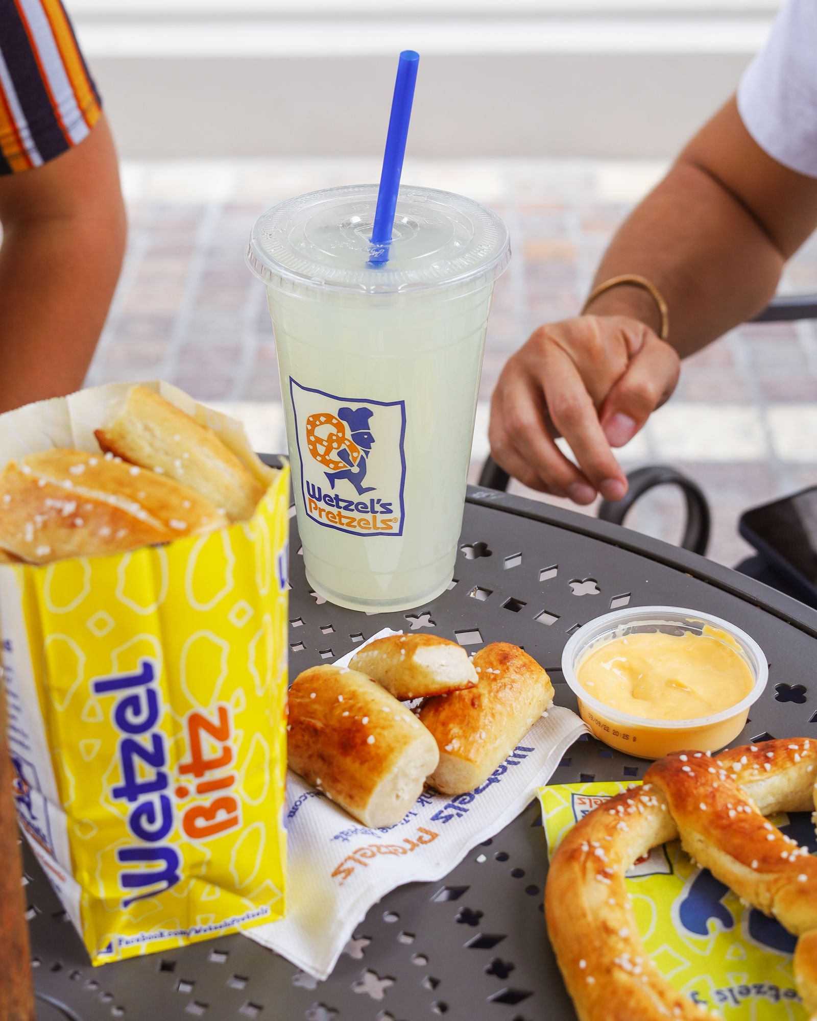 Knot Your Average Opening: Wetzel's Pretzels Makes 400th Location Debut on Hollywood Blvd.