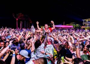 Snoop Dogg and Katie Ledecky Inspire 3,000+ Raising Cane’s Restaurant Leaders and Guests at Raising Cane’s Canecún Conference in Cancun