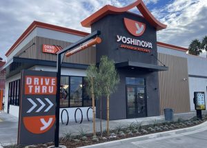 Yoshinoya Debuts 101st Restaurant Featuring Double Drive-Thru and Large-Scale Mural Painted by Local Artist