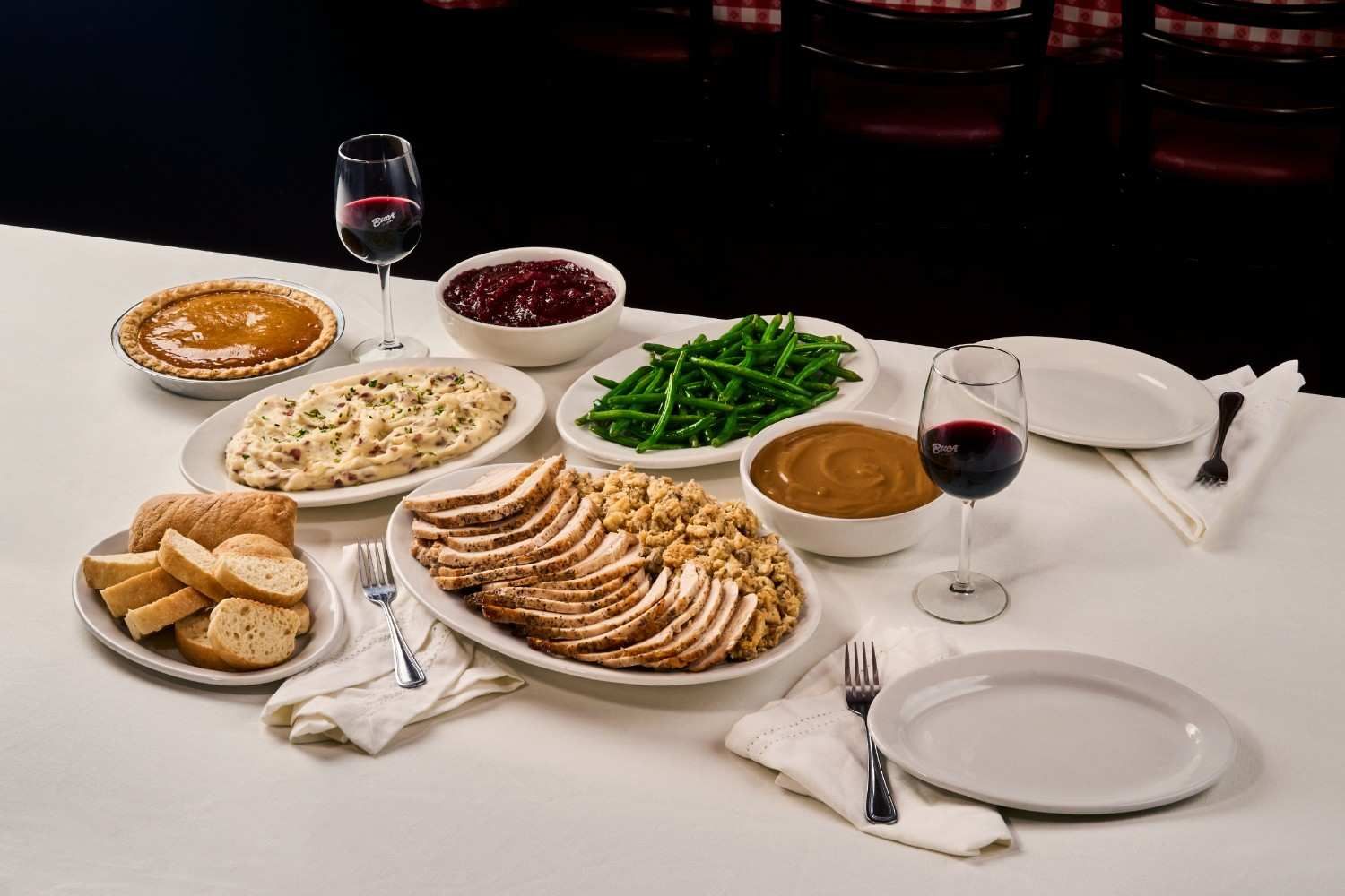 Holiday Dining Made Easy: Buca di Beppo's Thanksgiving Feast Offers Savory Solutions For Stress-Free Celebrations Holiday Dining Made Easy: Buca di Beppo's Thanksgiving Feast Offers Savory Solutions For Stress-Free Celebrations