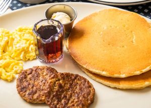 Hof’s Hut Honors Veterans and Active-Duty Military with Free Meal and Bonus Card on Veterans Day