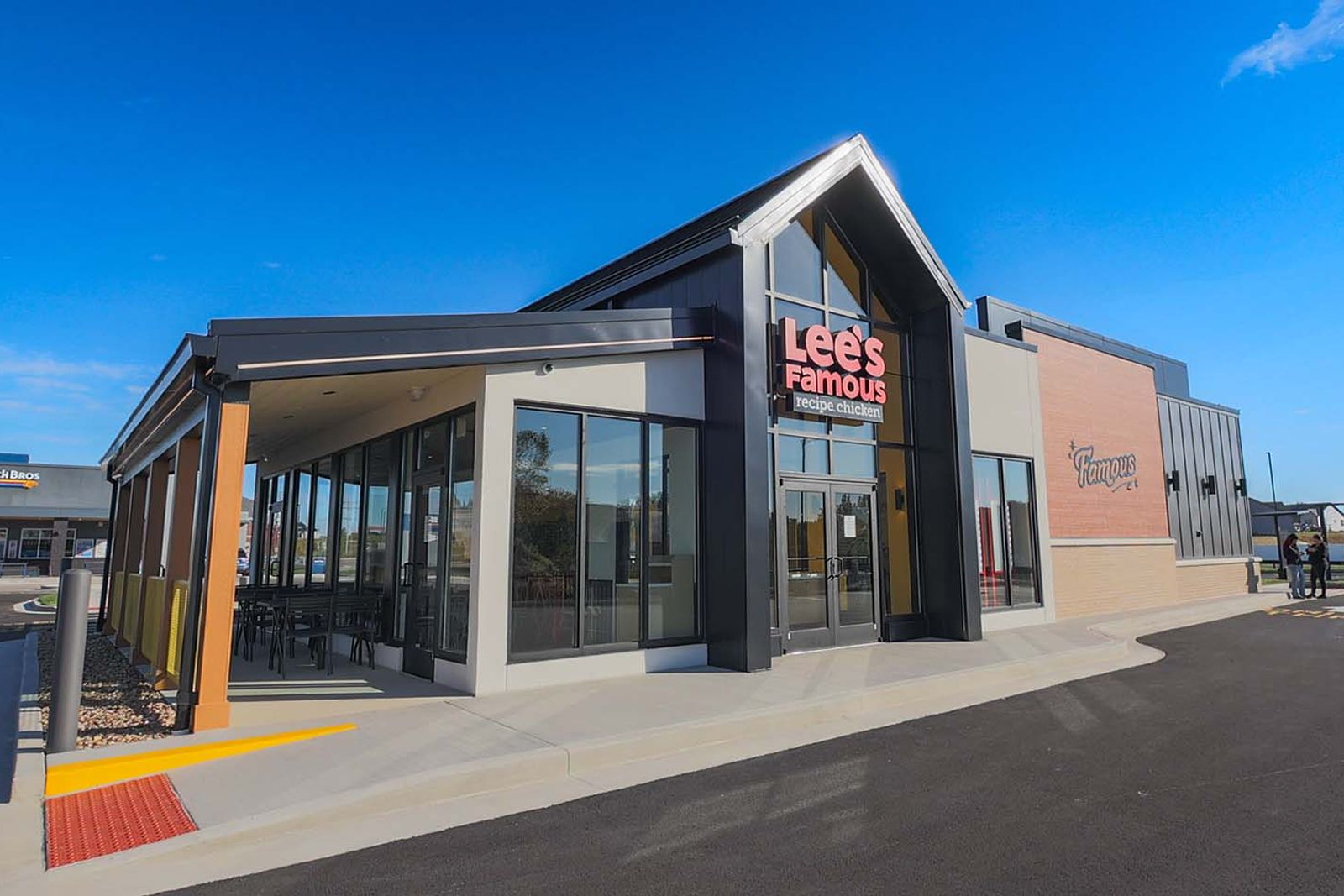 Lee's Famous Recipe Chicken Debuts Next-Generation Restaurant in St. Louis Area With Free Chicken for a Year Giveaway Lee's Famous Recipe Chicken Debuts Next-Generation Restaurant in St. Louis Area With Free Chicken for a Year Giveaway